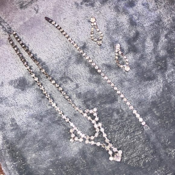 Silver Rhinestone‎ Set - Picture 1 of 5